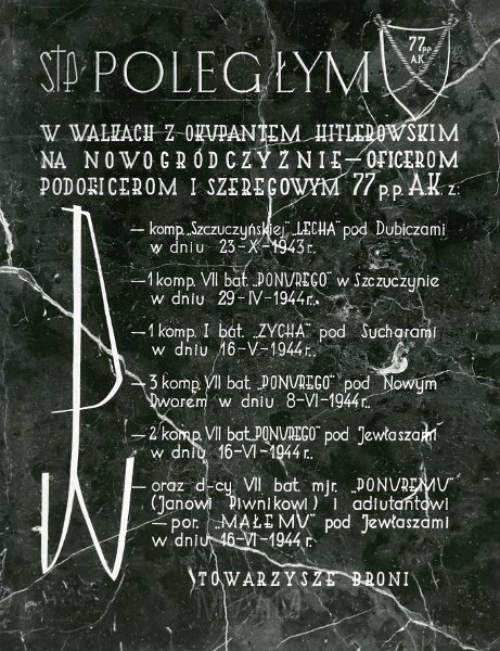 KKE 4876.jpg - Fot. Tablica pamiątkowa. Poświecona poległym żołnierzom 77pp AK okręgu Nowogródzkiego „Lecha”, „Ponurego”, „Zycha” i innych, Warszawa – kościół św. Antoniego, 23 I. 1970 r.